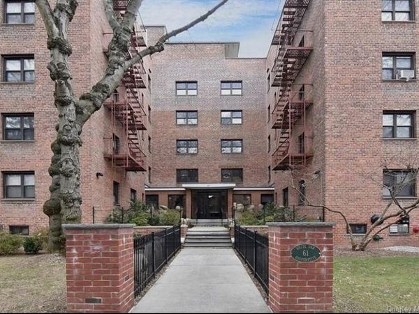 61 White Oak Street, Unit 3A, New Rochelle, NY 10801