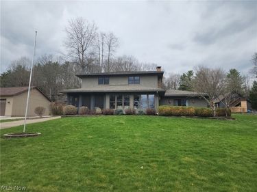 9201 N Shore Drive NE, Mineral City, OH 44656