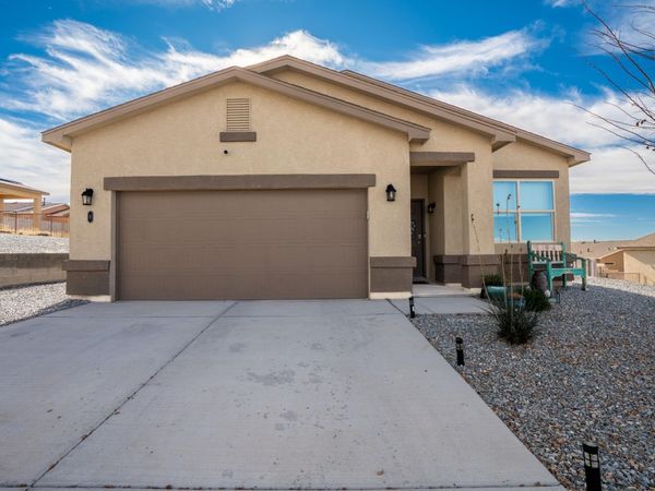 8 Camel Road, Los Lunas, NM 87031