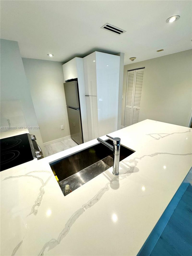 600 NE 36th St, Unit 720, Miami, FL 33137 Photo