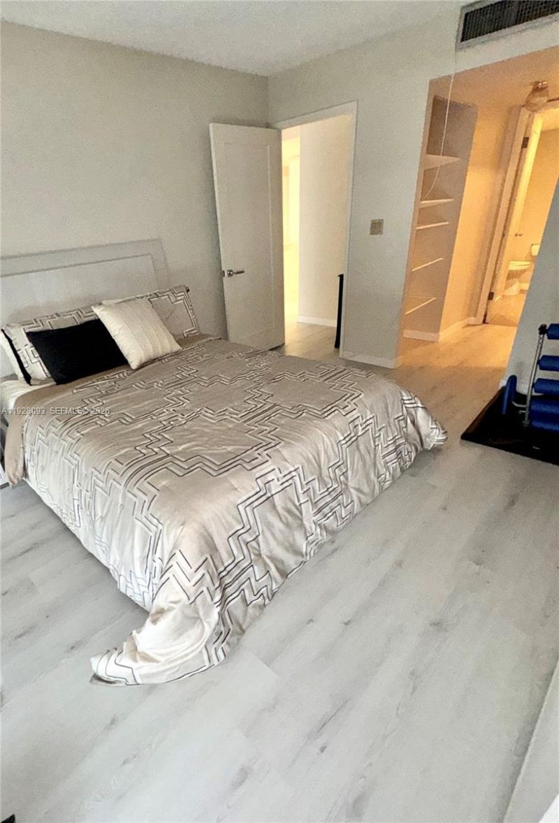 600 NE 36th St, Unit 720, Miami, FL 33137 Photo