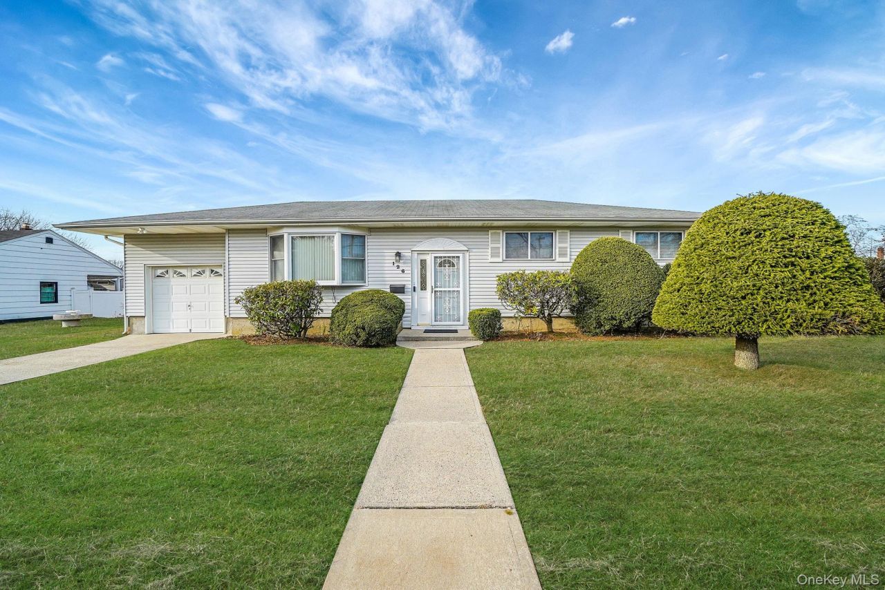 126 W 3rd Street, Deer Park, NY 11729 Main Photo