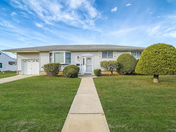 126 W 3rd Street, Deer Park, NY 11729