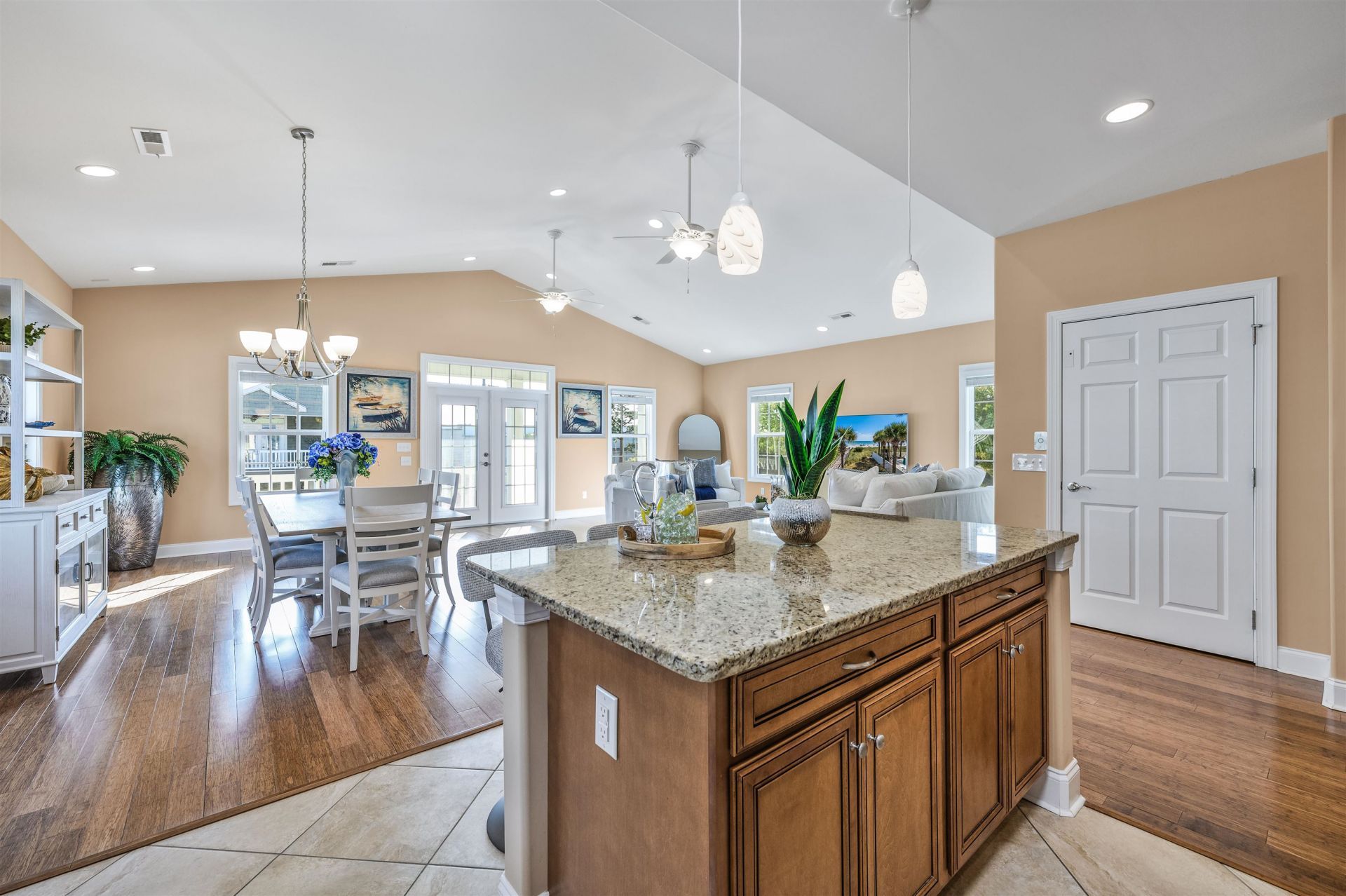 732 Ashland Ave. Photo 6