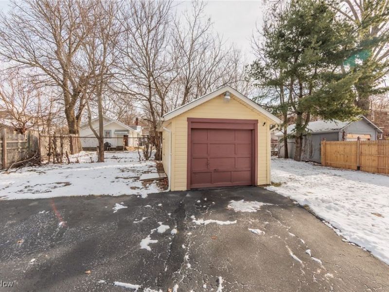 261 Madison Avenue, Akron, OH 44320 Photo 29