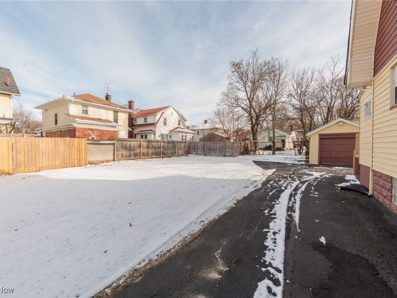 261 Madison Avenue, Akron, OH 44320 Photo 4