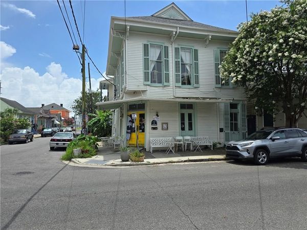 2440 CHARTRES Street, New Orleans, LA 70117