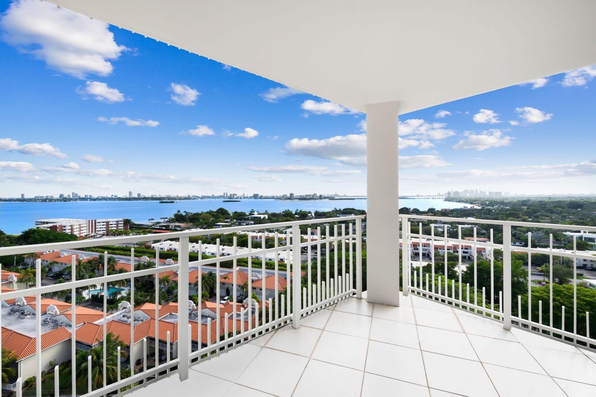 1000 Quayside Terrace, Unit 1606, Miami, FL 33138 Photo