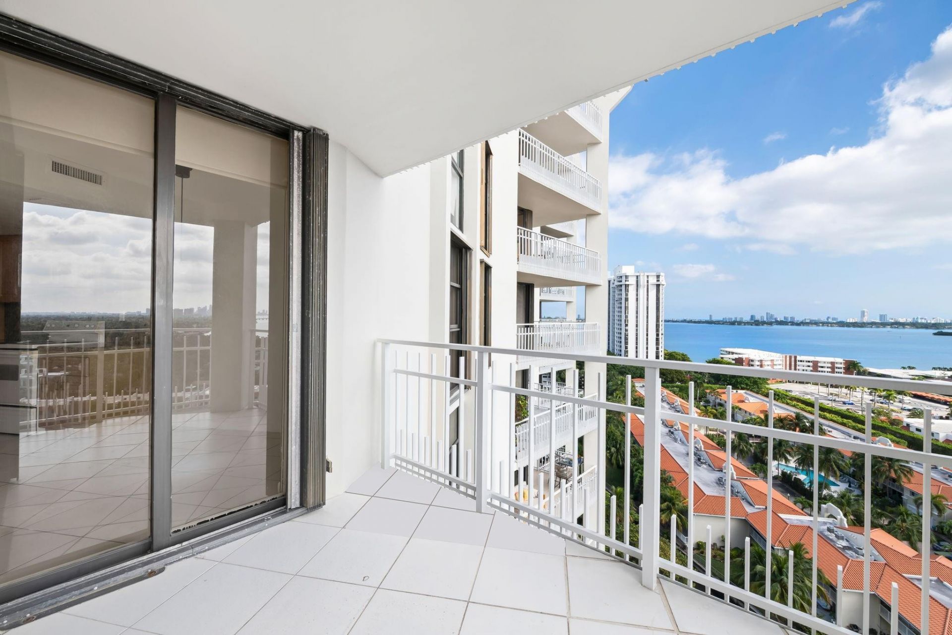 1000 Quayside Terrace, Unit 1606, Miami, FL 33138 Photo