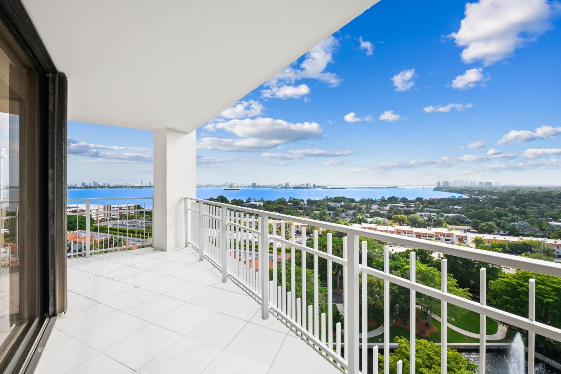 1000 Quayside Terrace, Unit 1606, Miami, FL 33138 Photo