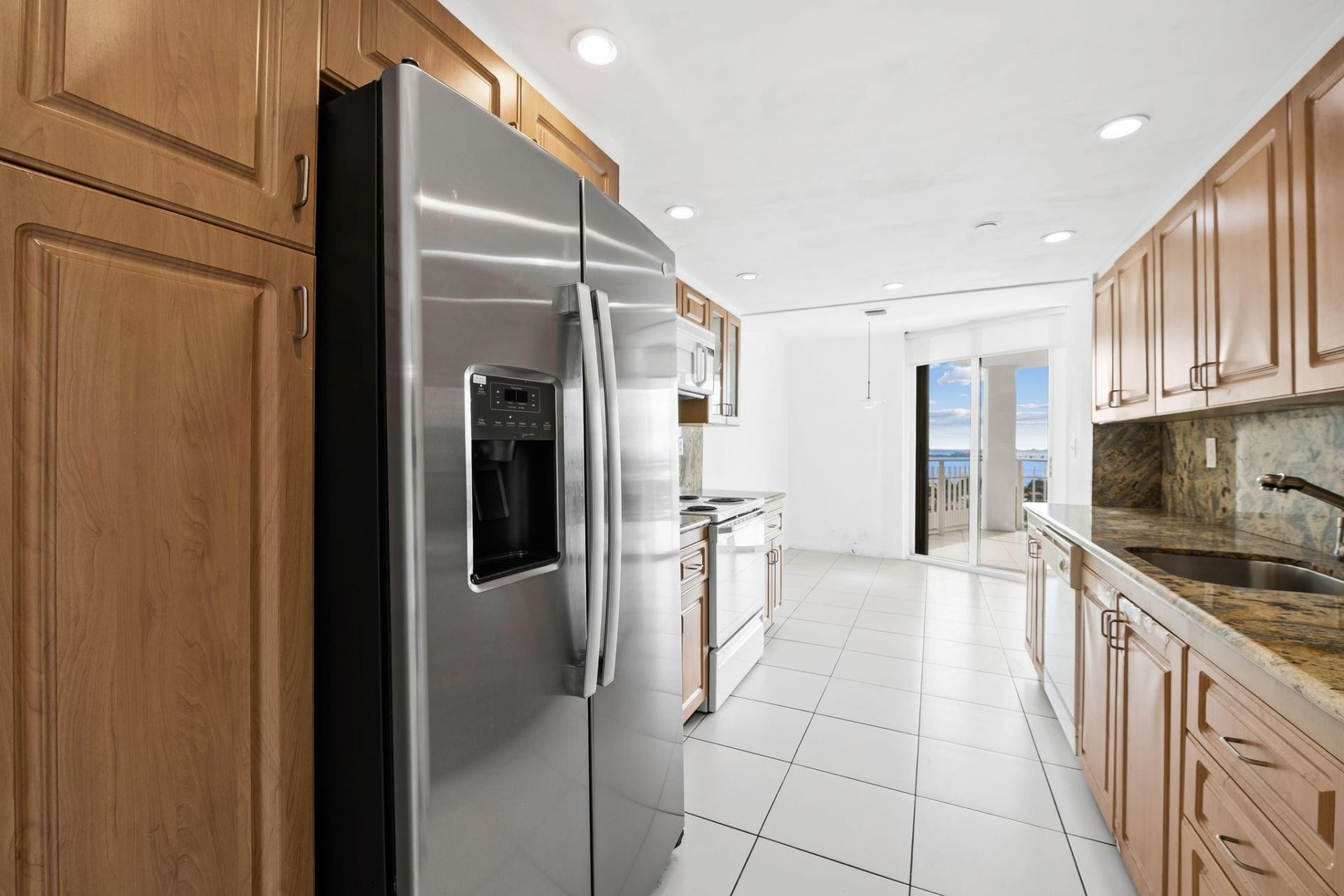 1000 Quayside Terrace, Unit 1606, Miami, FL 33138 Photo