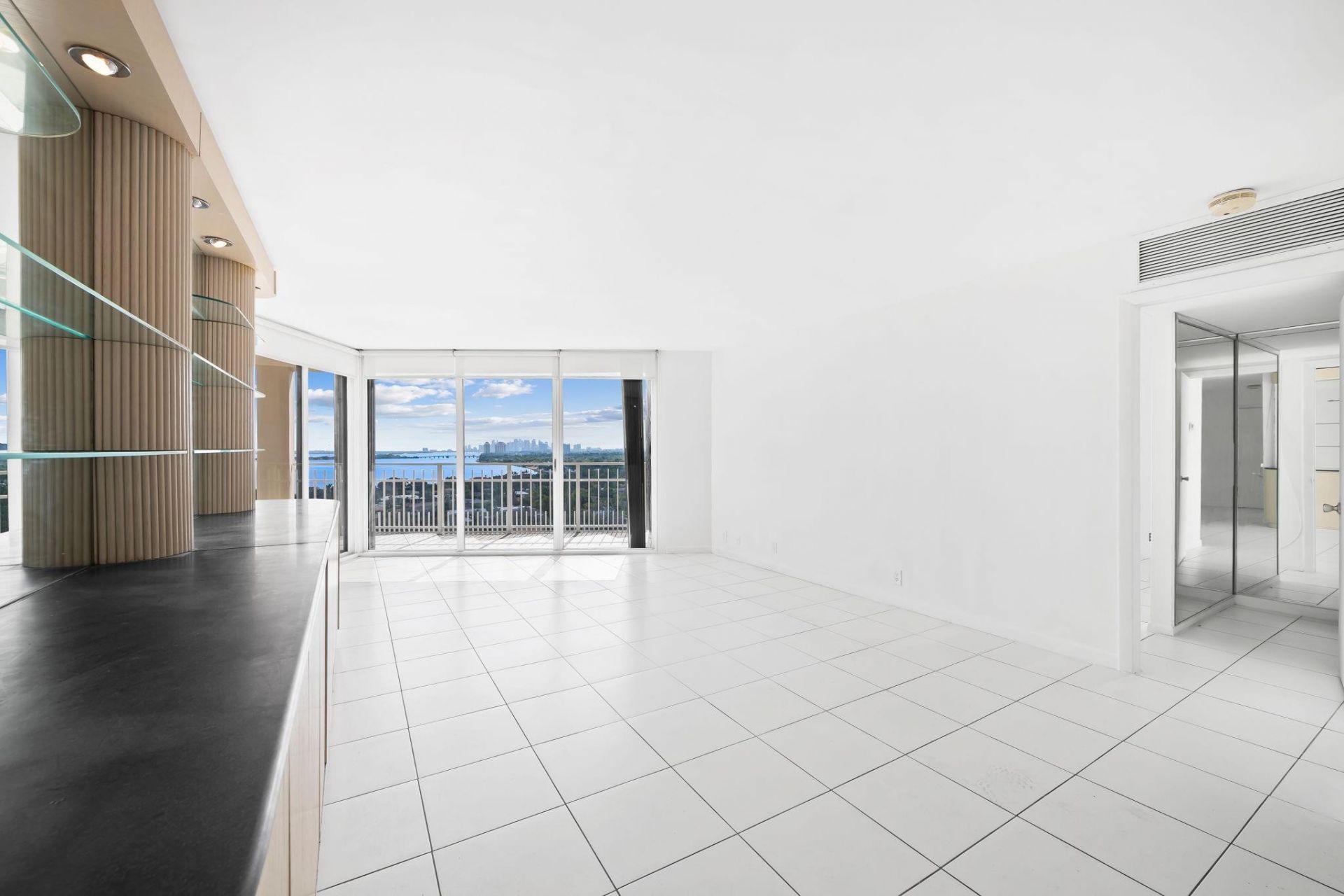 1000 Quayside Terrace, Unit 1606, Miami, FL 33138 Photo