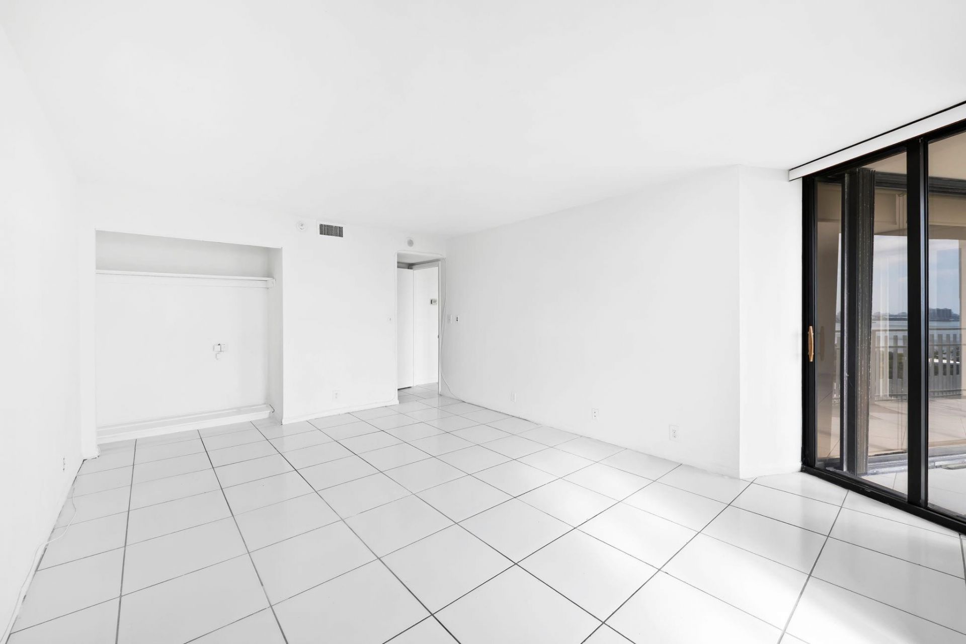 1000 Quayside Terrace, Unit 1606, Miami, FL 33138 Photo