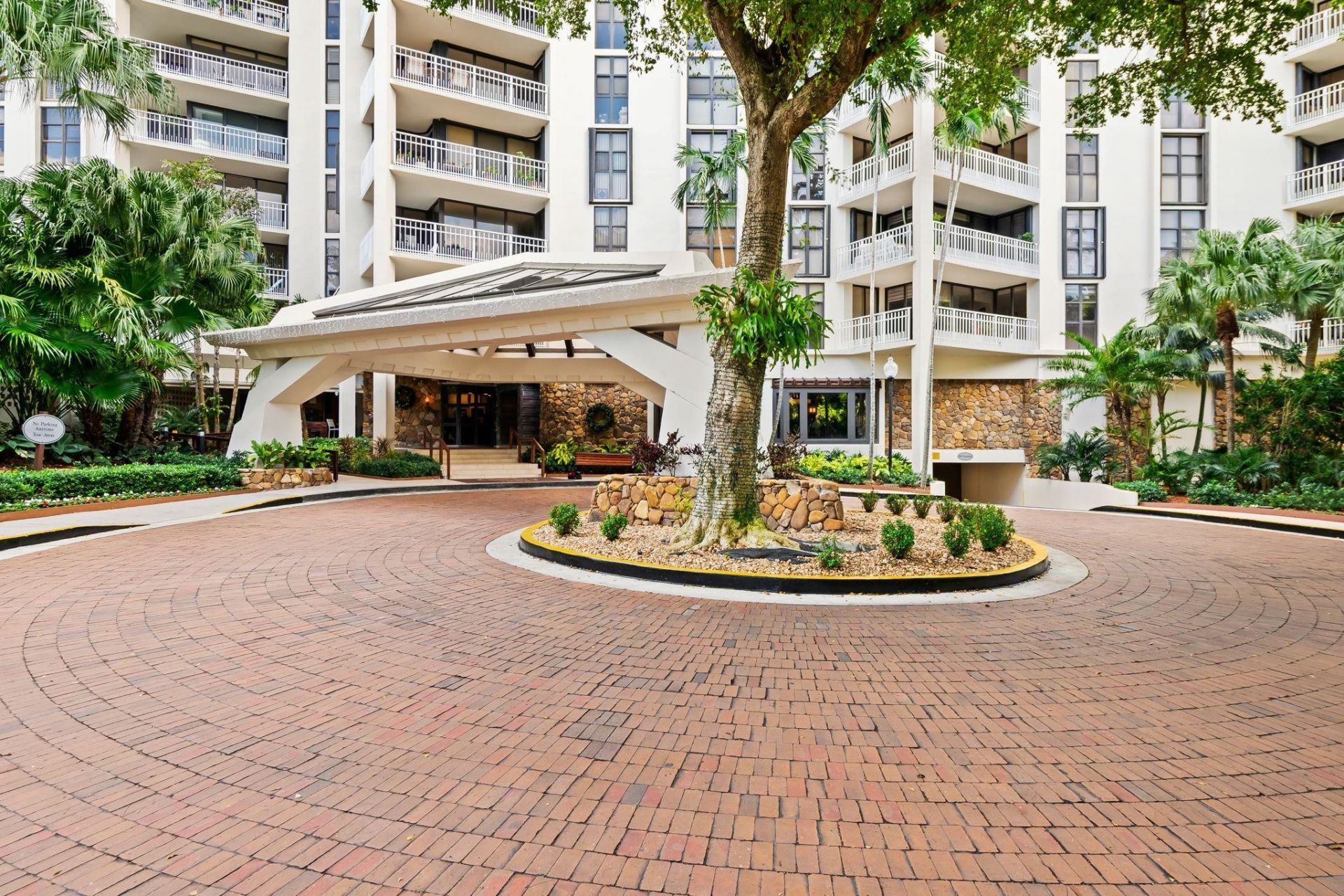 1000 Quayside Terrace, Unit 1606, Miami, FL 33138 Photo