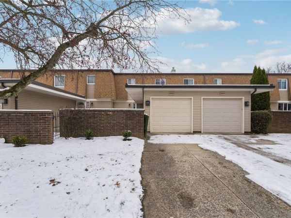 26523 Sussex Drive, Olmsted Falls, OH 44138