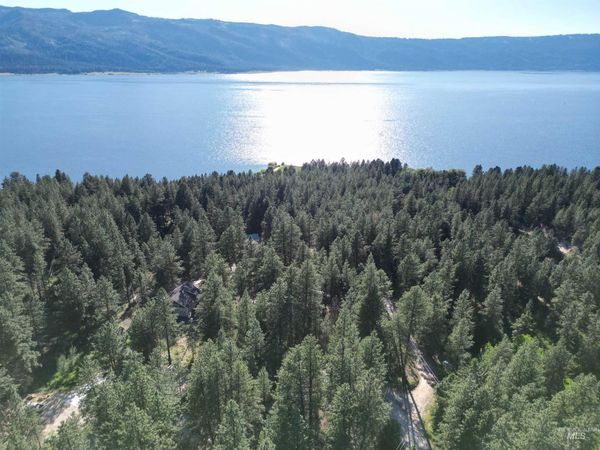 1307 Crown Point Parkway, Cascade, ID 83611