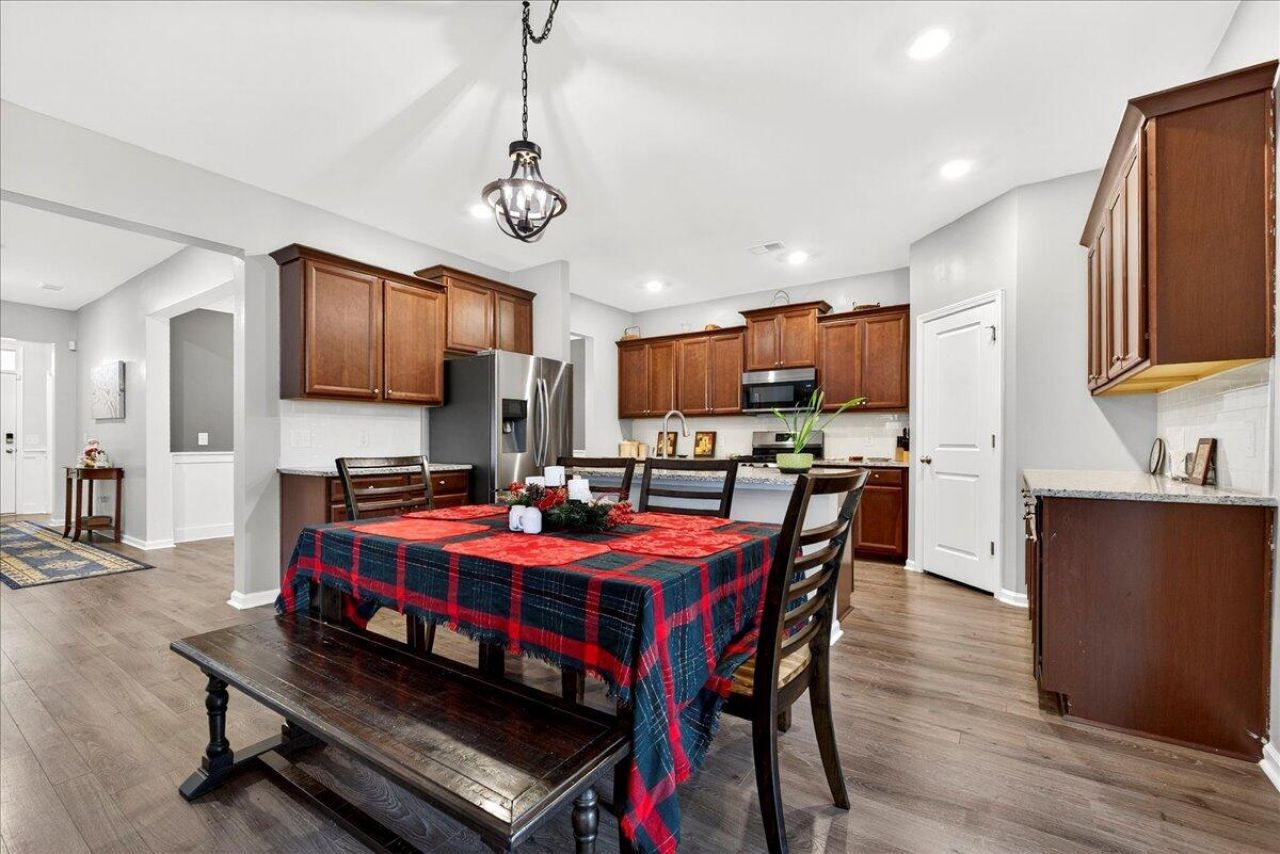 9947 Winged Elm Street Photo 17