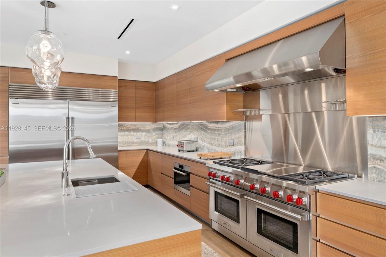 3581 E Glencoe St, Unit 403, Miami, FL 33133 Photo