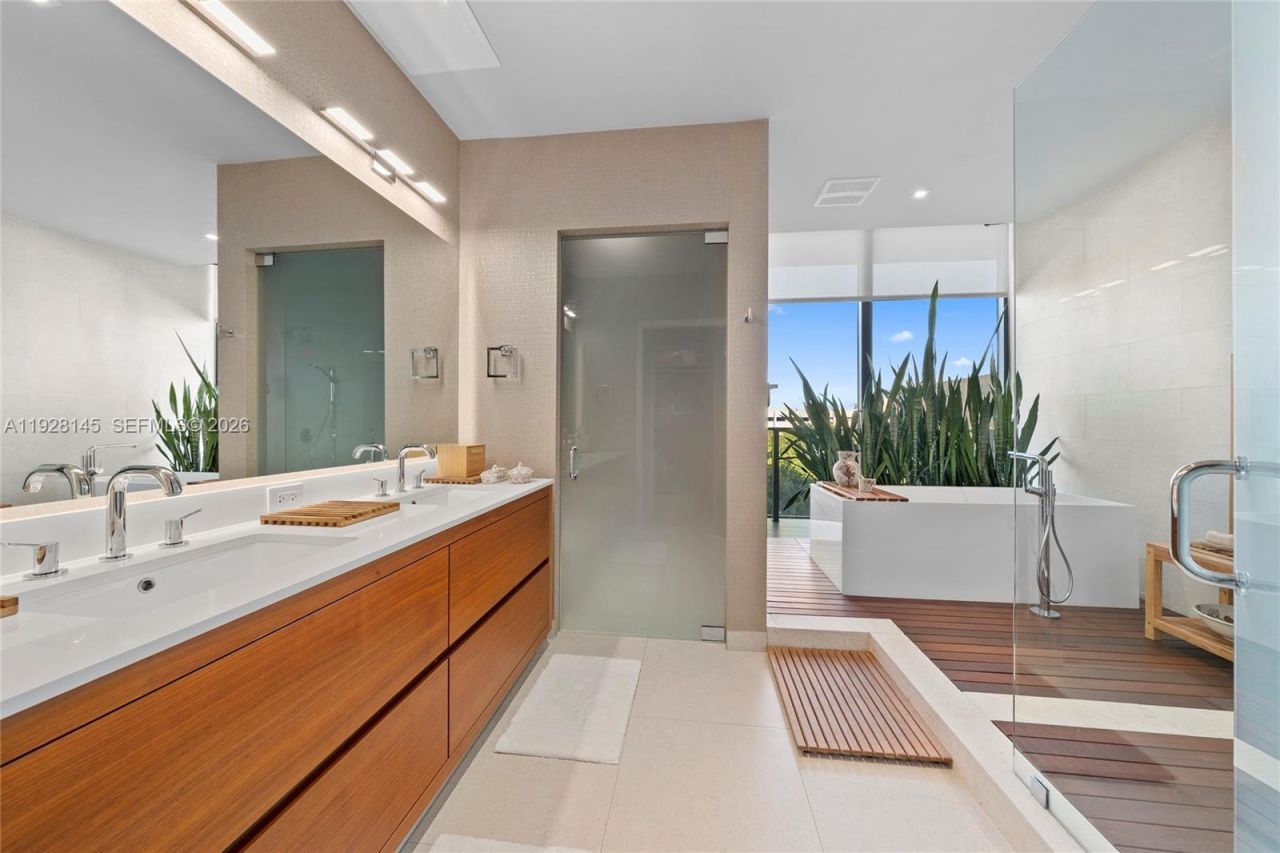 3581 E Glencoe St, Unit 403, Miami, FL 33133 Photo