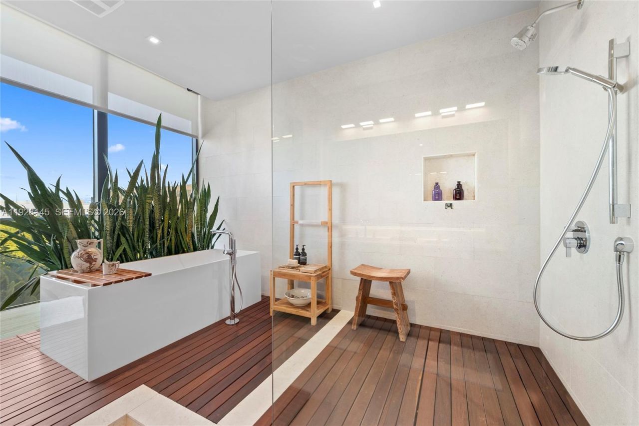 3581 E Glencoe St, Unit 403, Miami, FL 33133 Photo