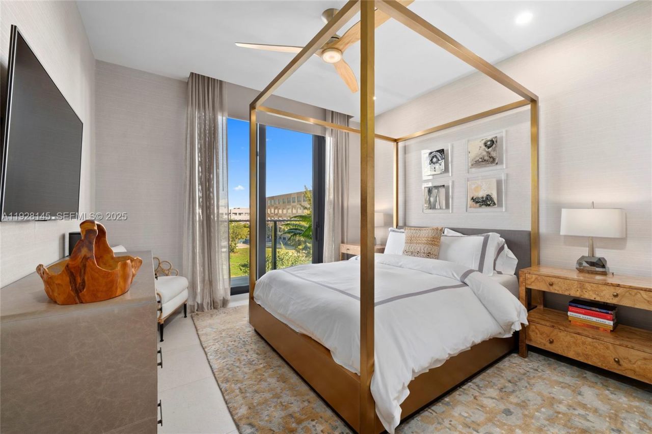 3581 E Glencoe St, Unit 403, Miami, FL 33133 Photo