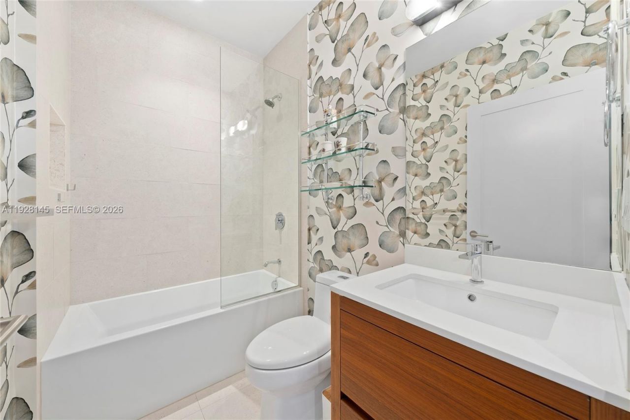 3581 E Glencoe St, Unit 403, Miami, FL 33133 Photo