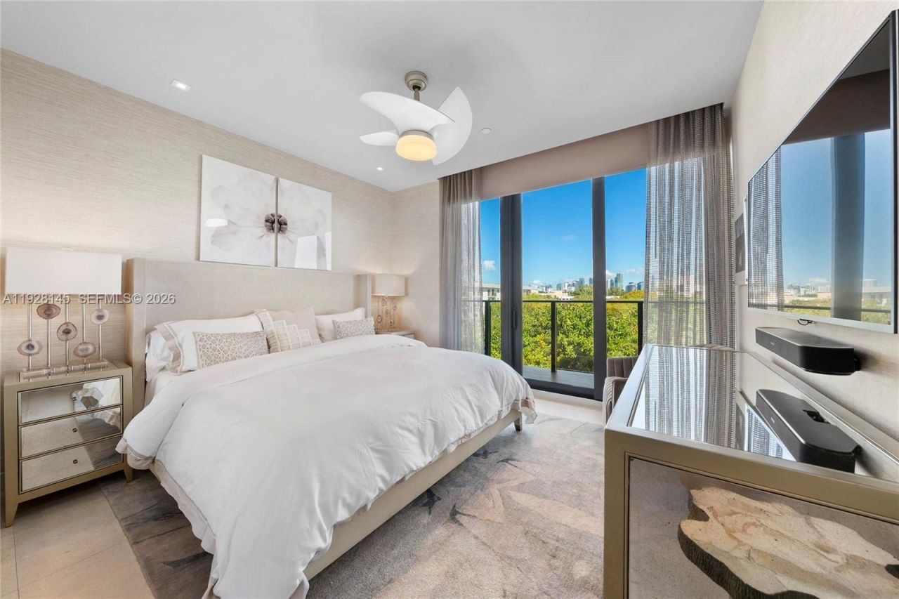 3581 E Glencoe St, Unit 403, Miami, FL 33133 Photo