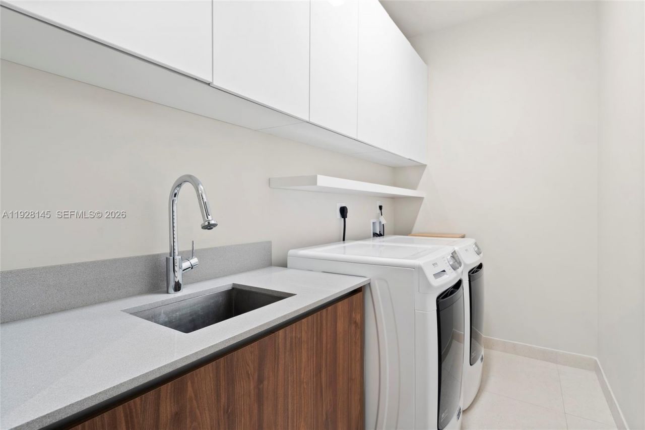 3581 E Glencoe St, Unit 403, Miami, FL 33133 Photo