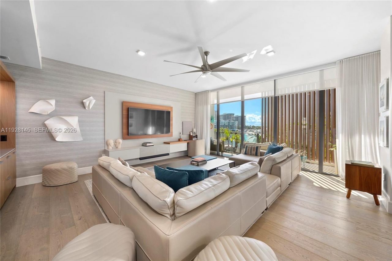 3581 E Glencoe St, Unit 403, Miami, FL 33133 Photo