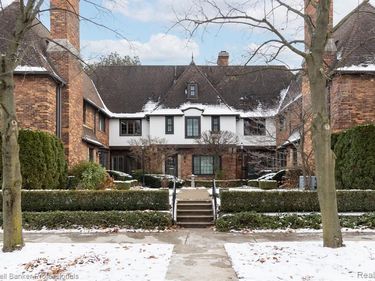 42 Cranford Lane, Grosse Pointe, MI 48230