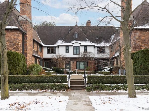 42 Cranford Lane, Grosse Pointe, MI 48230