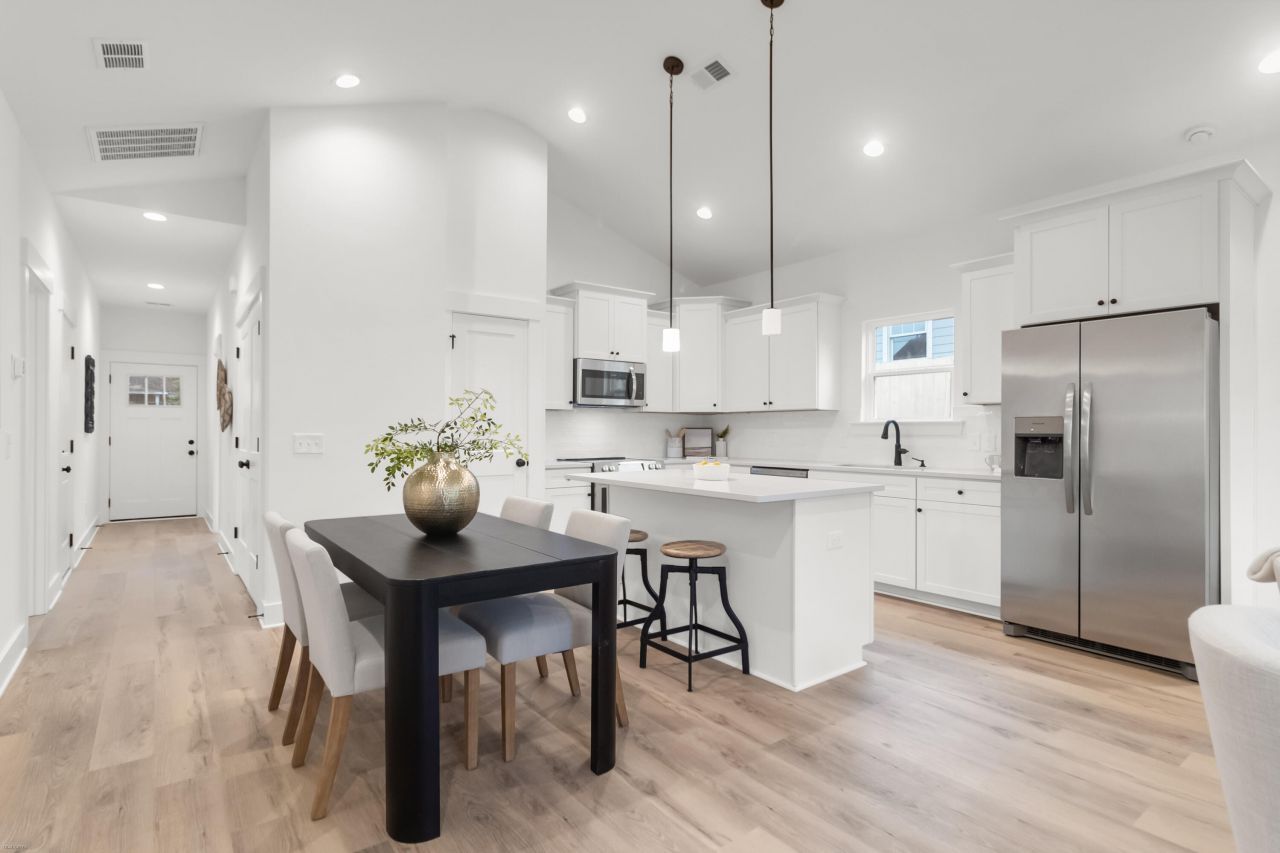 2304 Delano Street Photo 12