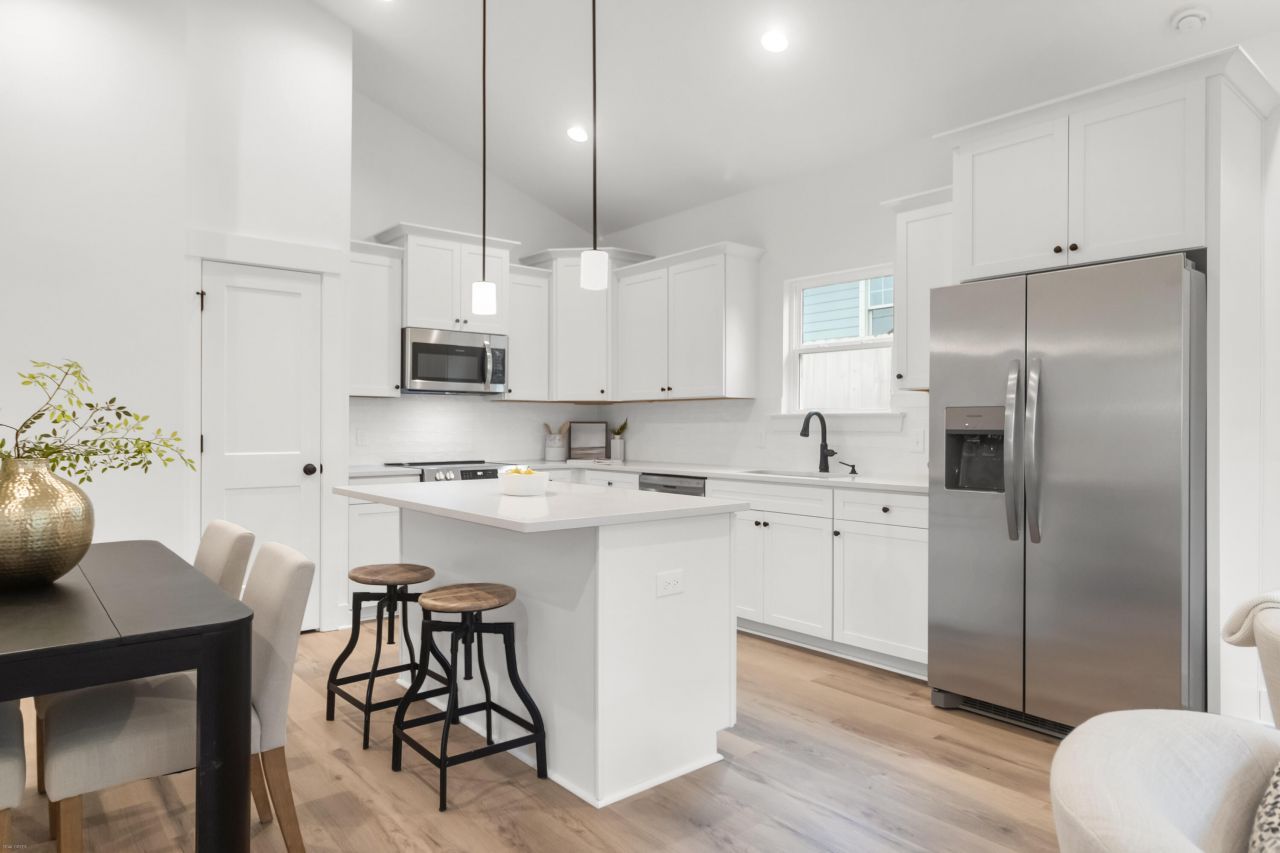 2304 Delano Street Photo 13