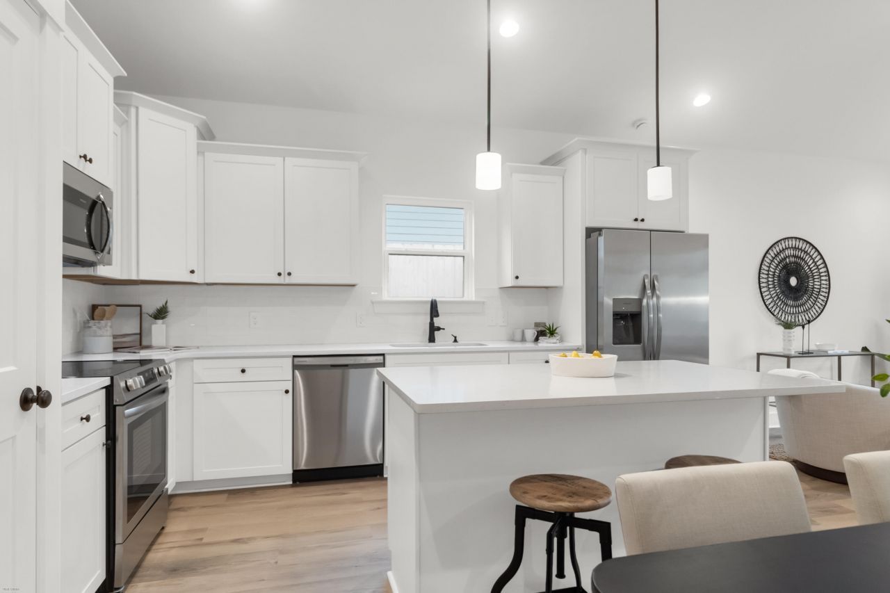 2304 Delano Street Photo 14