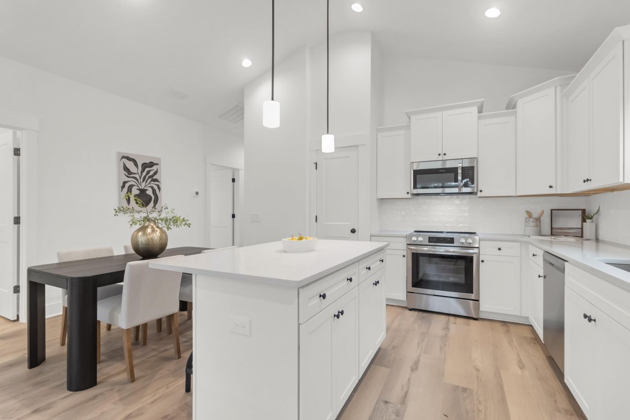 2304 Delano Street Photo 15