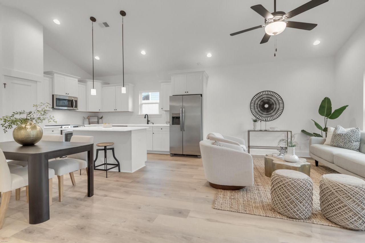 2304 Delano Street Photo 17