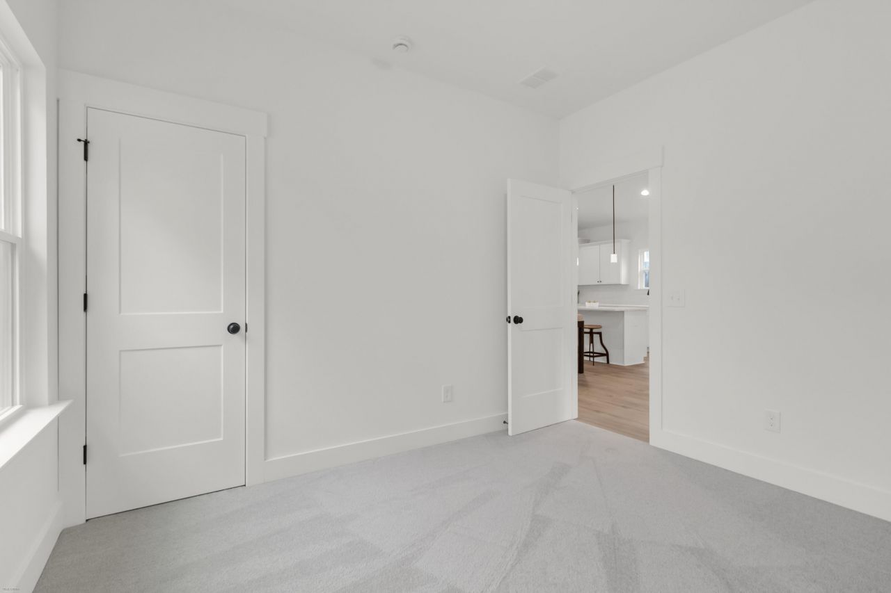 2304 Delano Street Photo 18