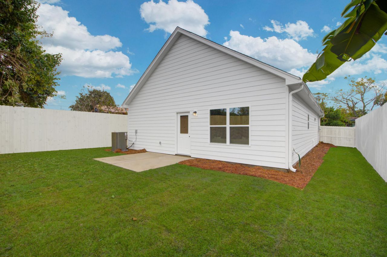 2304 Delano Street Photo 21