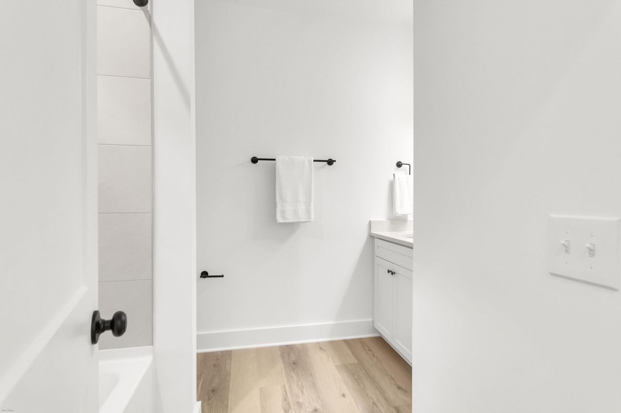 2304 Delano Street Photo 7