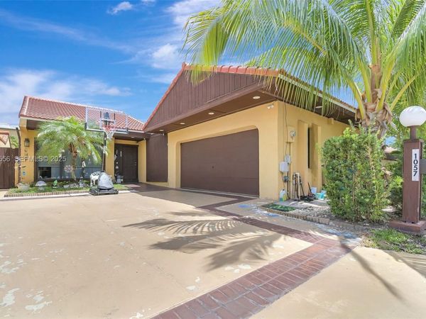 1057 NE 202nd Ln, Miami, FL 33179