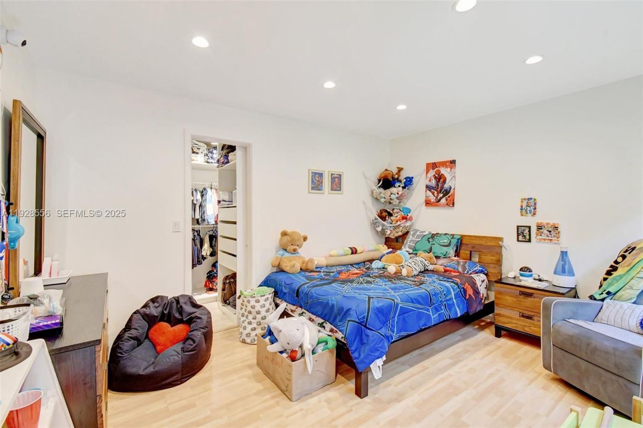 1057 NE 202nd Ln, Miami, FL 33179 Photo