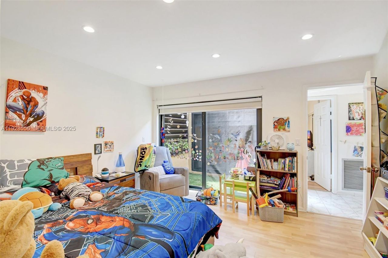 1057 NE 202nd Ln, Miami, FL 33179 Photo