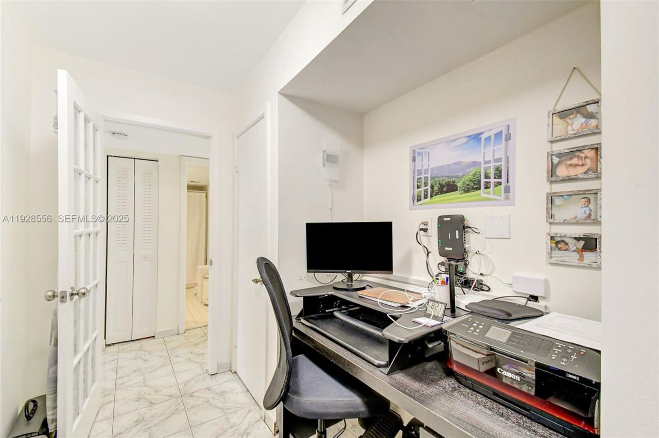 1057 NE 202nd Ln, Miami, FL 33179 Photo