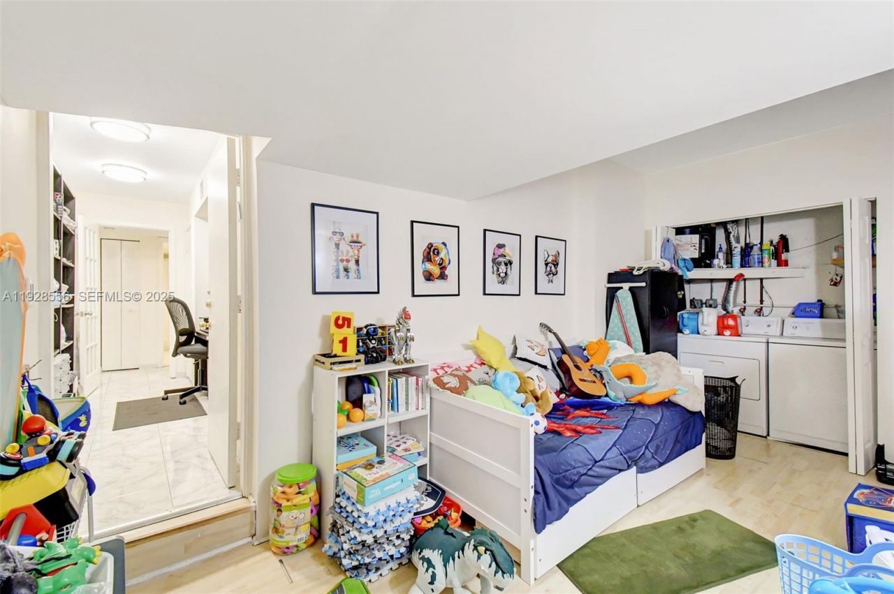 1057 NE 202nd Ln, Miami, FL 33179 Photo