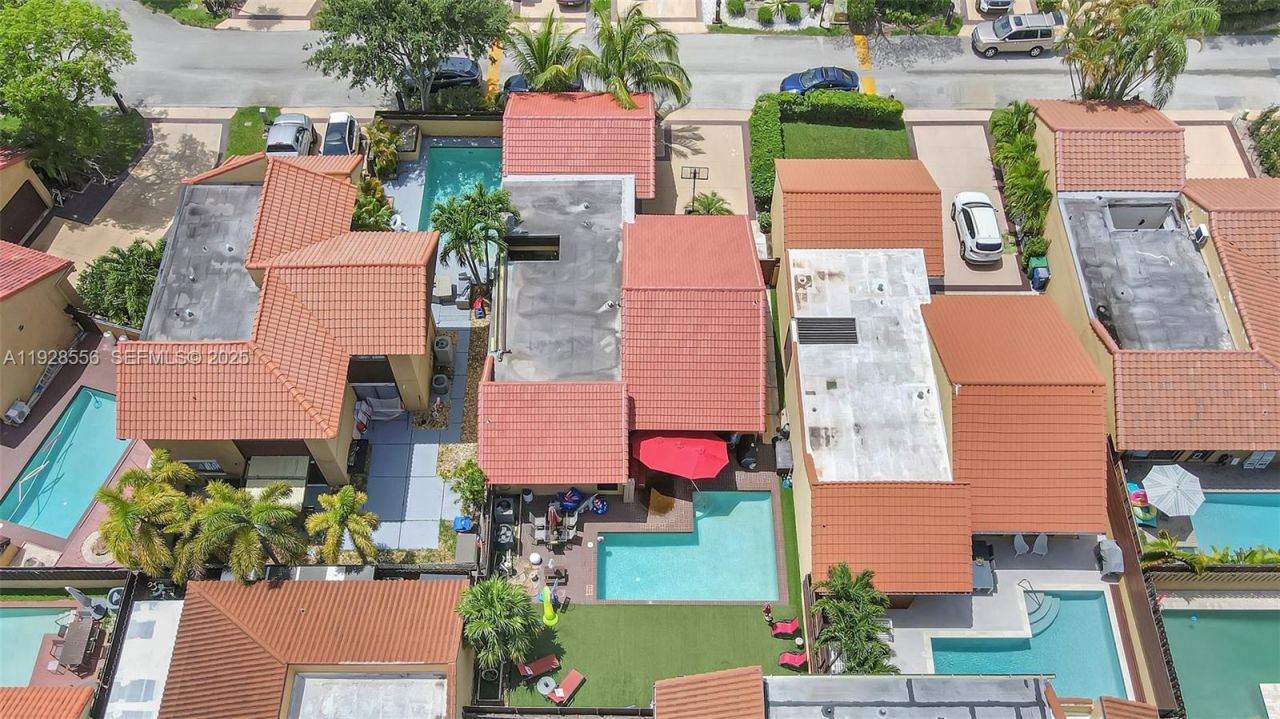 1057 NE 202nd Ln, Miami, FL 33179 Photo