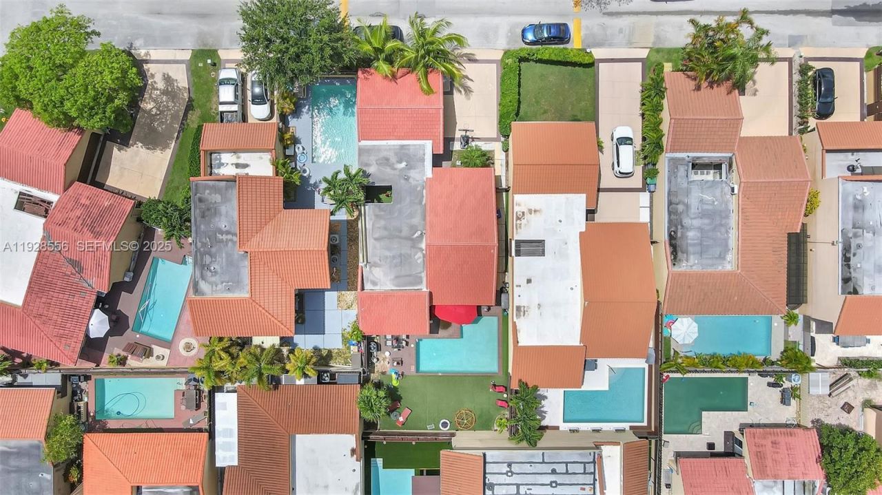 1057 NE 202nd Ln, Miami, FL 33179 Photo