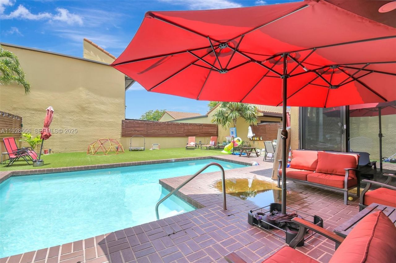 1057 NE 202nd Ln, Miami, FL 33179 Photo