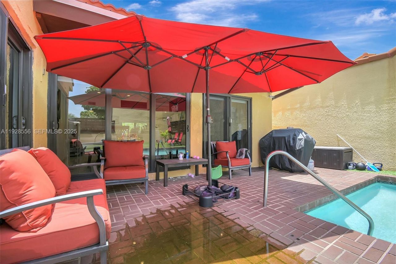 1057 NE 202nd Ln, Miami, FL 33179 Photo