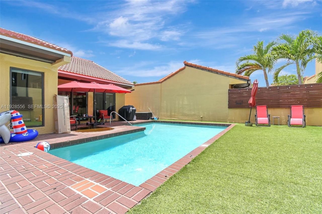 1057 NE 202nd Ln, Miami, FL 33179 Photo