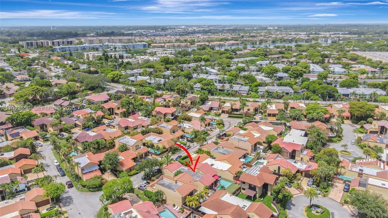 1057 NE 202nd Ln, Miami, FL 33179 Photo